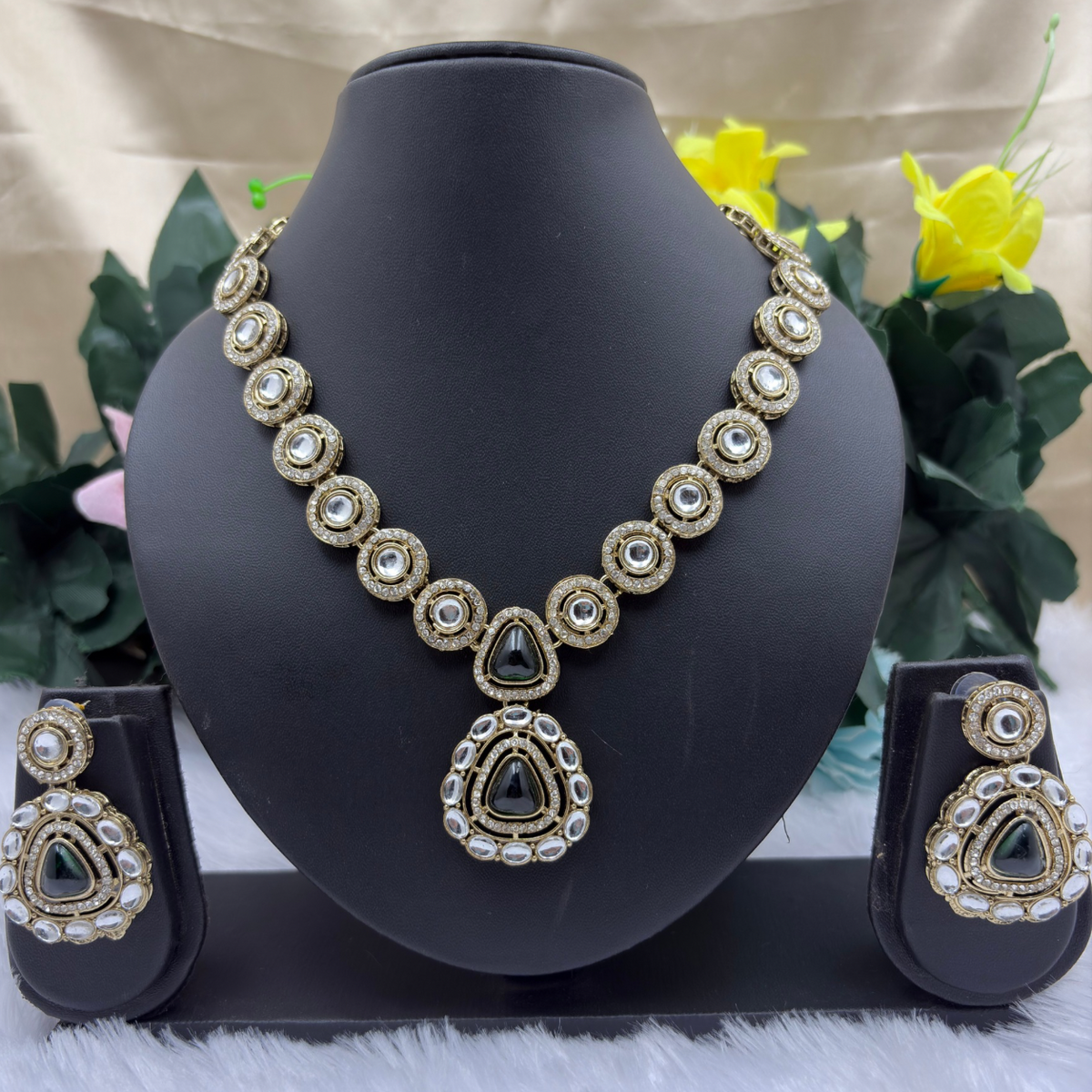 Vanya V-shape Necklace
