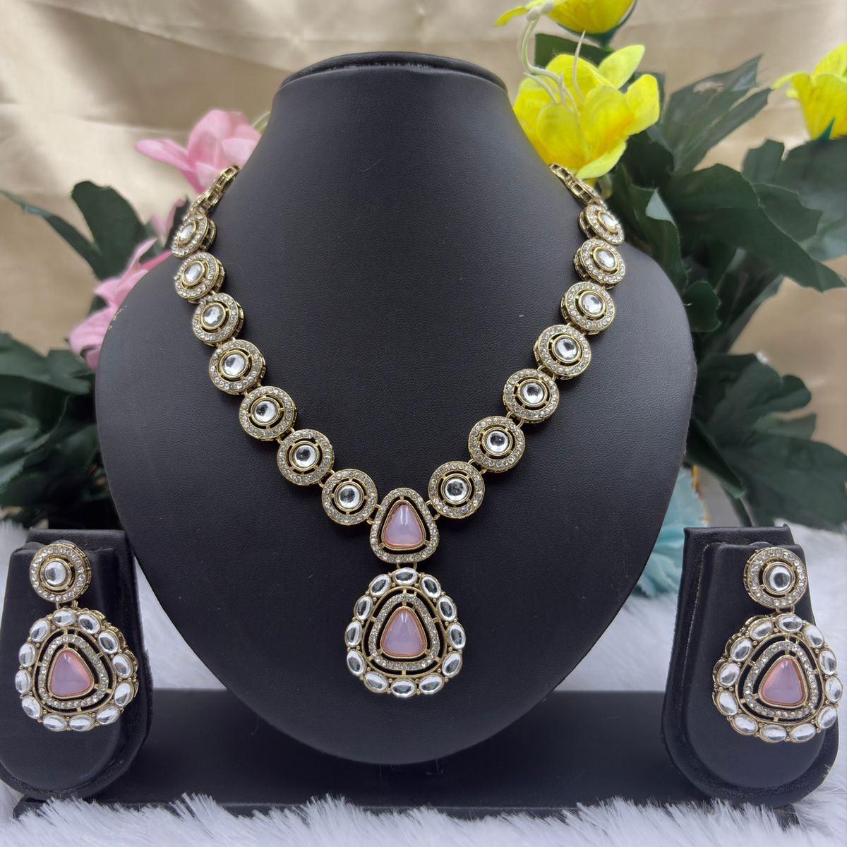 Vanya V-shape Necklace