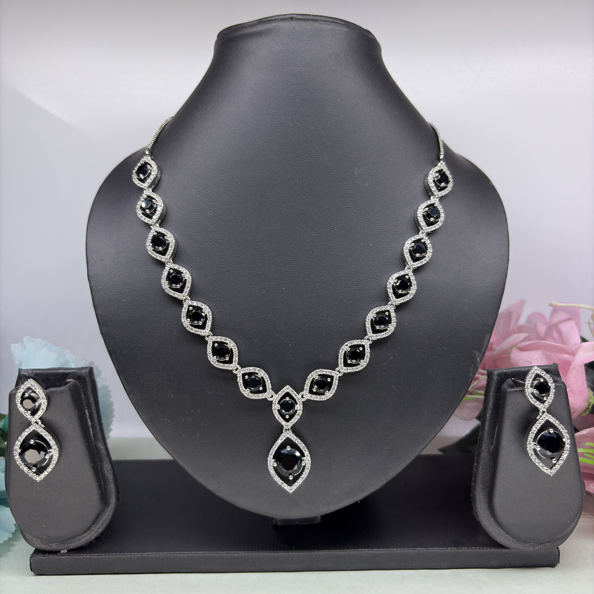 anu-ad-necklace-black