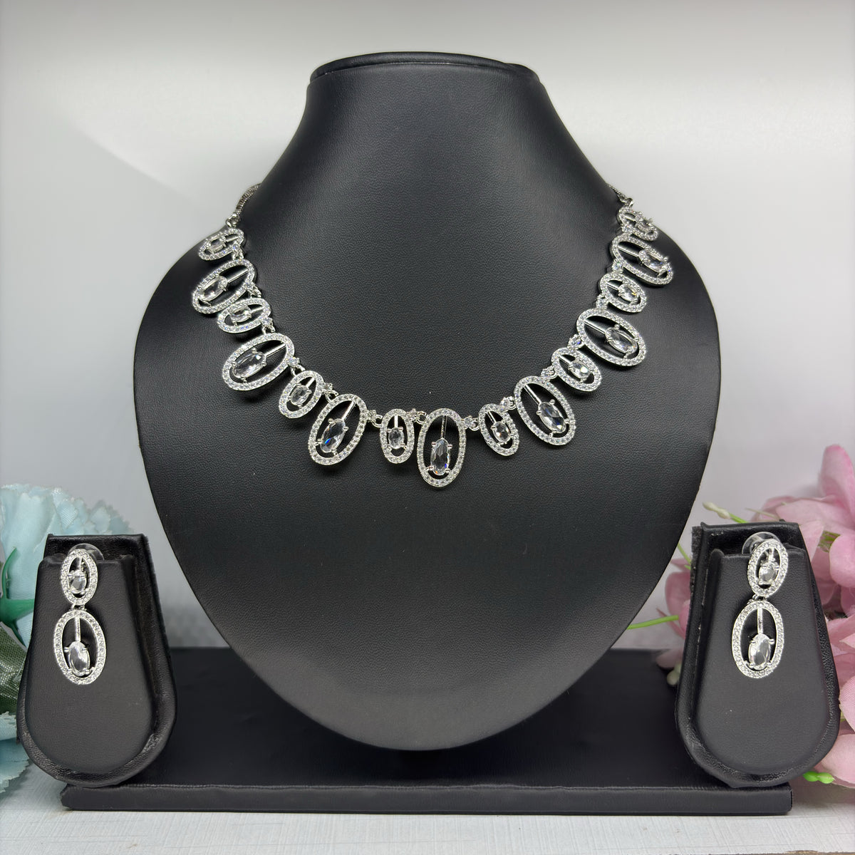 shanu-ad-necklace-white